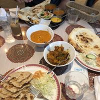 A set of 2 curries, butter chicken, and vegan Bombay aloo at Moti in Tokyo