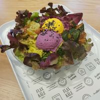 Raw salad bowl at Flax & Kale - Placa Castella in Barcelona