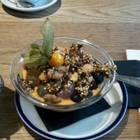 Vegan and glutenfree breakfast bowl at Flax & Kale - Placa Castella in Barcelona
