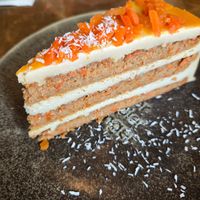 Tarta de zanahoria vegana at Flax & Kale - Placa Castella in Barcelona