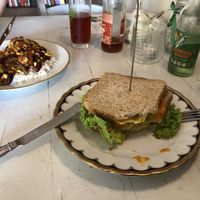 Chili sin carne and a smoked-tofu sandwich at Veganalina in Hamm