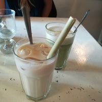 Vanilla Milkshake (Front) and Matcha Latte (in the back) at Veganalina in Hamm