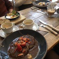 Pancakes amb nutella vegana i maduixes  at The Juice House in Barcelona