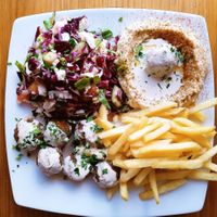 Este es el plato completo y delicioso!! Me encantó !! El servicio muy malo, a lo contrario de lo que leí en los comentarios.  #Veganuary at Falafel Nessya in Playa Del Carmen