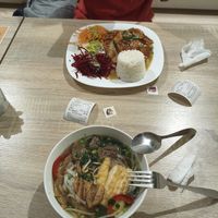 Kurczak Teriyaki i zupa Pho at Vegamama in Warsaw