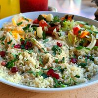 Hummus couscous dish 🌱👍 at Mamacoffee in Prague