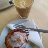 Coffee and pumpkin-cinnamon roll 😋 at Mamacoffee in Prague
