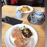 hummus at Mamacoffee in Prague