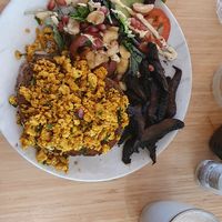 Scrambled tofu with portobello "bacon" at Lavinia Good Food - Centrum in Amsterdam