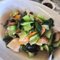 Saute fresh veg at Onn Vegetarian 安顺素食 in Central Singapore