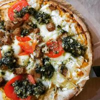 Vegane pizza : vegane cheese, tomates, home made pesto, seitan at Vegetalia - Raval in Barcelona