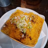 Mac & cheese with bacon bits at Belzepub in Prague