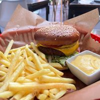 Burger at Belzepub in Prague