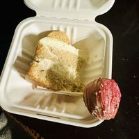 Cake Pop & White Chocolate Oreo Cakee  at Belzepub in Prague
