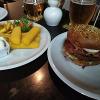 Tyrol burger and cheese fingers, what a food porn at Belzepub in Prague