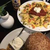 U.S beyond burger and nachos XL at Belzepub in Prague