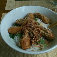 Frühlingsrollen mit Reisnudeln und vegane Fischsauce  at Well Being II in Cologne