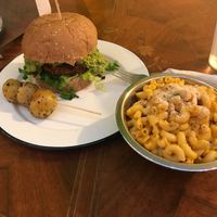 Guac burger and mac n' cheez at VeganMunch in Monterrey