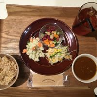 Keema curry with side dishes at Cosme Kitchen Cafe in Kyoto