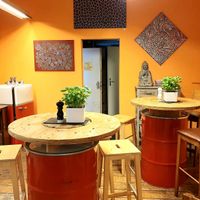 Indoor seating at Frucht and Genuss in Dusseldorf