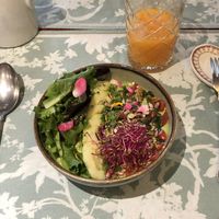 Salad bowl with nuts at Un Piano dans la Theiere in Orleans