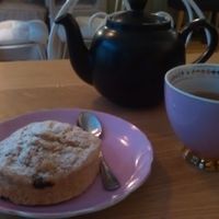 Tea time?Russian Lady and scone with cranberies at Un Piano dans la Theiere in Orleans
