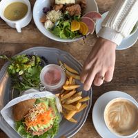 Karaage and avocado burger at Organic Table by Lapaz in Tokyo