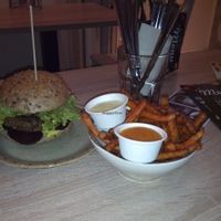 Delhi Beets Burger at My Heart Beats Vegan in Karlsruhe
