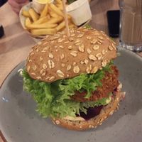 Sylt Deluxe with fries at My Heart Beats Vegan in Karlsruhe