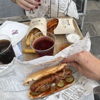 Hot Dog, Fries und Sweet Fries  (Mit Curry Sauce und Kräuter-Joghurt Sauce)  at Front Food in Linz