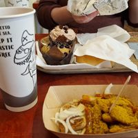 Currywurst and cakes at Front Food in Linz