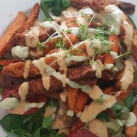 fried tempeh and sweet potato on salad at GYS - Voorstraat in Utrecht