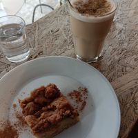 Vegan cake and iced chai latte (with oat milk) at Friedlieb und Tochter in Linz