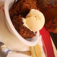 Dessert Toffee mit Vanille Eis at Gasthaus am Predigtstuhl in Vienna