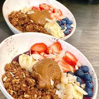 Acai 🥭 Bowl with strawberries 🍓 blueberries 🫐 peanut 🥜 butter 🧈 coconut 🥥 shaving’s 🍌 banana & granola  at Lotta Love in Malmo