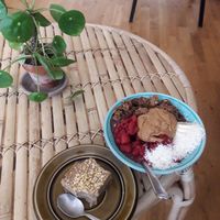 Nut cake and acai-bowl at Lotta Love in Malmo