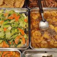 Buffet spread at Zhen Vegetarian 镇斋素食 in West Singapore
