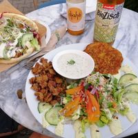 VegaTeller und Döner mit Seitan und Feta at Veganatural in Giessen