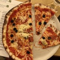 Pizza at Origano Trevi in Rome