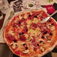 Vegan pizza at Origano Trevi in Rome