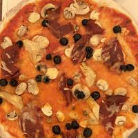Vegan pizza  at Origano Trevi in Rome