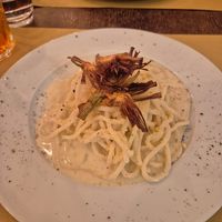 Tonnarelli vegani cacio e Pepe con carcorfi croccanti   at Origano Trevi in Rome