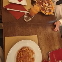 Gnocchi al Pesto, pizza capricciosa, tonna.ragu at Origano Trevi in Rome