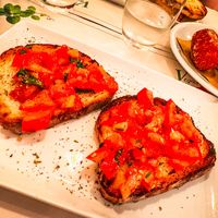 Vegane Bruschetta, vegane Suppli, Veganer Hummusteller - alles lecker 🤤   at Origano Trevi in Rome
