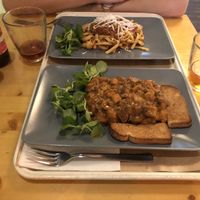 Goulash and Tagliatelle with some nice Dolomiti beers at Il Vegano Bistrot in Florence