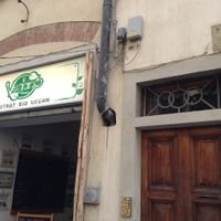 The entrance with the street number nearby. at Il Vegano Bistrot in Florence