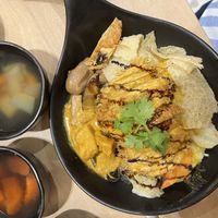 Hainanese chicken rice but honestly, quite flavourless. Love the free soup though  at Greendot 绿一点 - Paya Lebar in Central Singapore