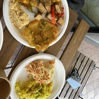 Piatto simile al precedente con anche frittellin a di ceci   at Ravegan Gastronomia in Ravenna