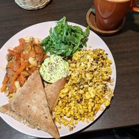 Breakfast scramble at Vegan Inspiratsioon in Tallinn