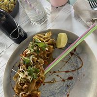 Fettuccine di riso con verdure saltate at Romeow Cat Bistrot in Rome